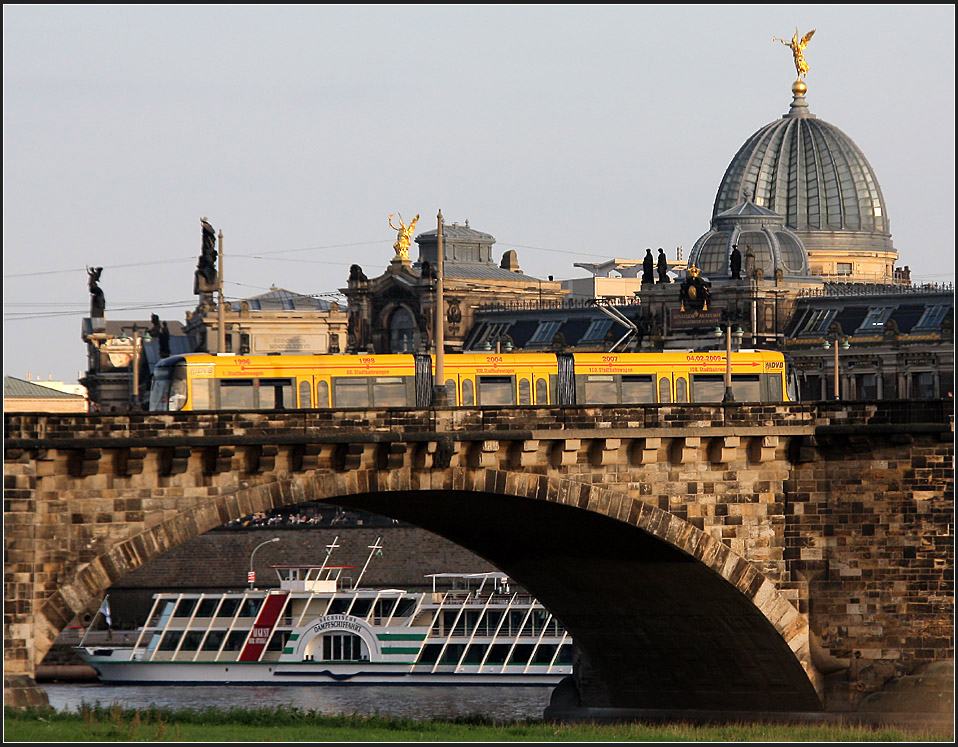 Straenbahnbild, Schiffsbild oder Stdtefoto. Hier habe ich mich zum Hochladen bei den Stdtefotos entschieden. Dresden am 05.08.2009 (Matthias)