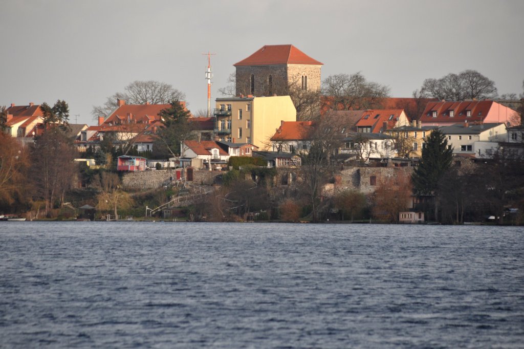 STRAUSBERG (Landkreis Mrkisch-Oderland), 26.11.2011, Blick ber den Straussee auf die Stadt