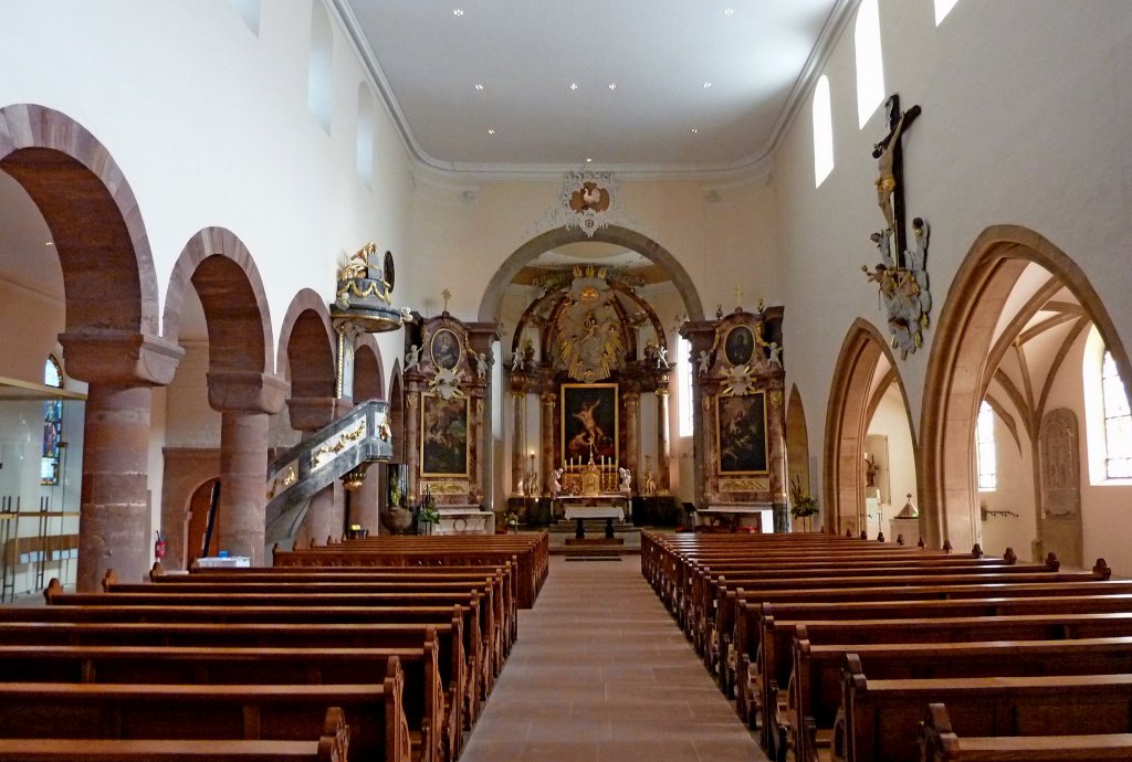 Sulzmatt(Soulzmatt), Innenraum der Kirche St.Sebastian, der Bau besteht aus Elementen der Romanik, der Gotik und des Barock, Sept.2011