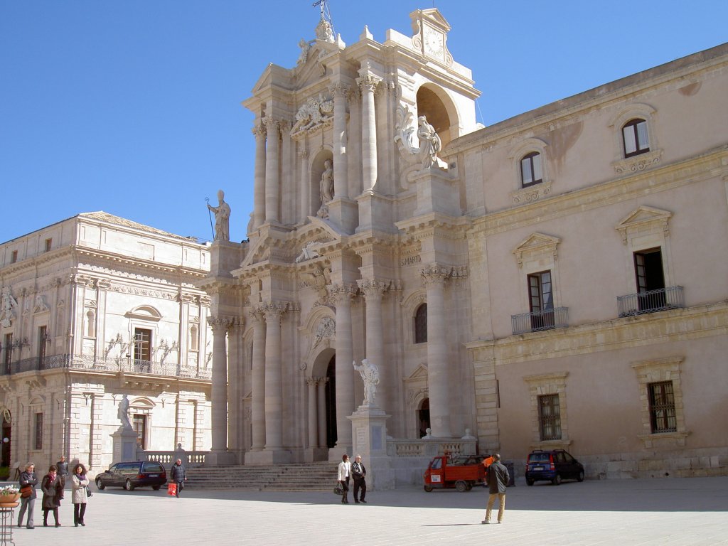 Syrakus, Dom Santa Maria delle Colonne mit Barockfassade aus dem 18. 
Jahrhundert von Andrea Palma (12.03.2009)
