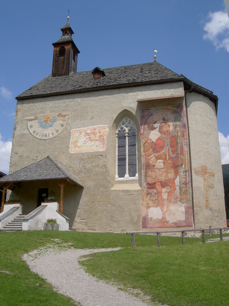 Taisten, St. Georg Kirche aus dem 12. JH mit Malereien von 
Simon von Taisten (26.06.2010)