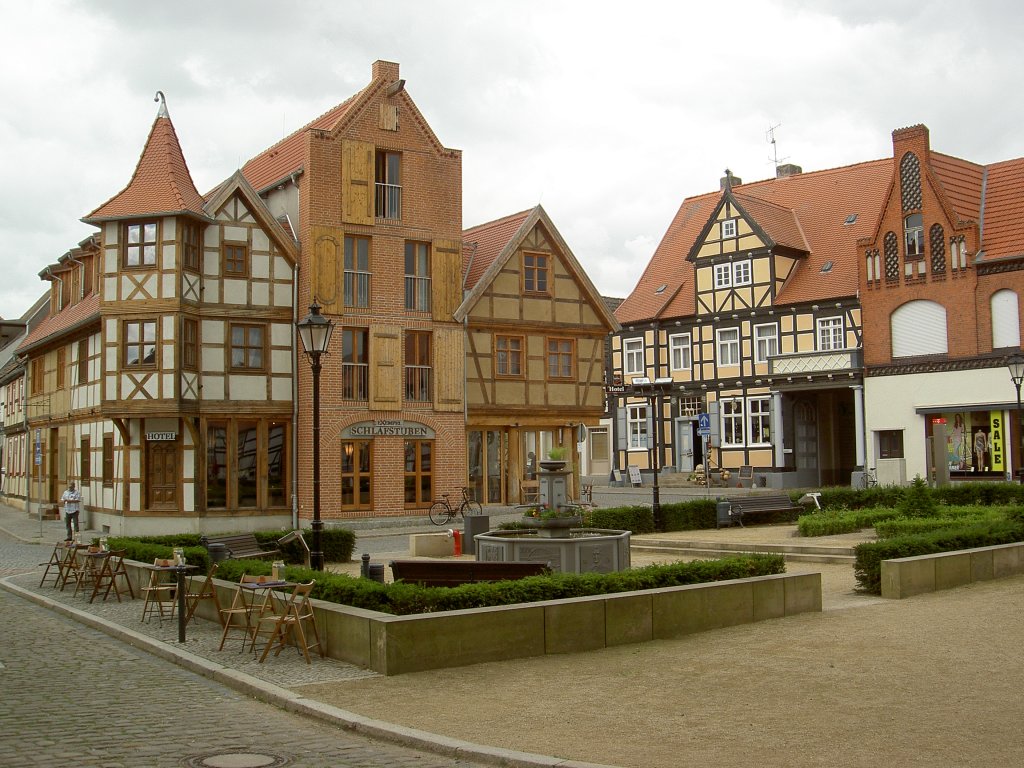 Tangermnde, Fachwerkhuser in der langen Strae (09.07.2012)