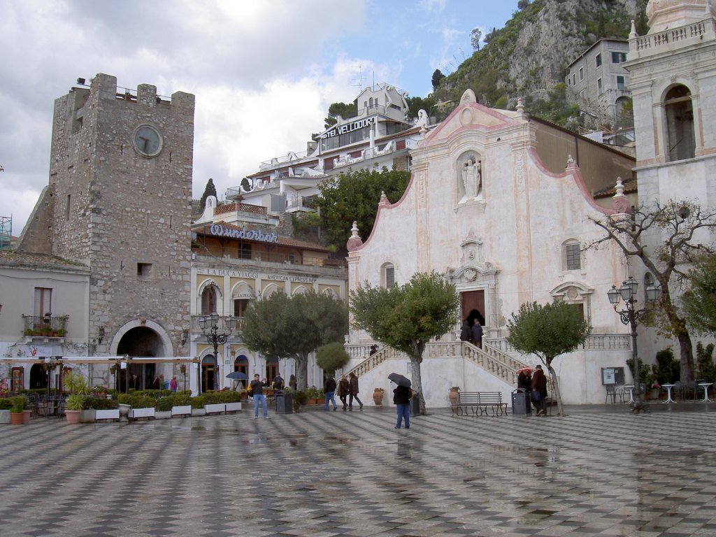 Taormina, Piazza 9. April (12.03.2009)