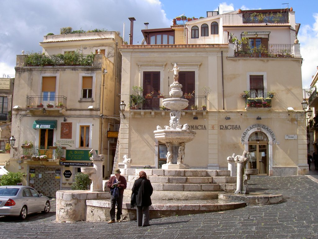 Taormina, Piazza Duomo (12.03.2009)