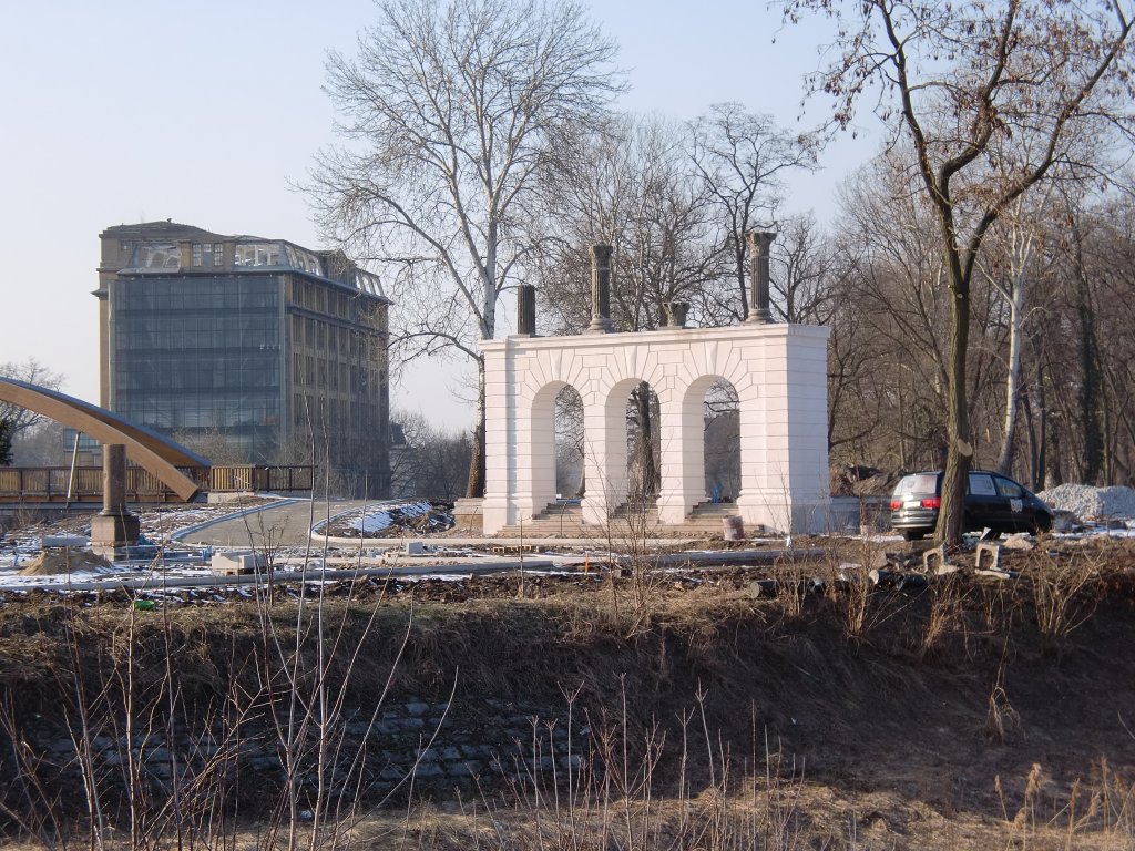 Teilwiederaufbau Eingangsportal, Stadttheater Guben, Theaterinsel, Zustand: 09.03.10