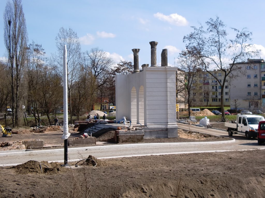 Teilwiederaufbau Eingangsportal Stadttheater Guben, Theaterinsel Gubin, Zustand: 01.04.10
