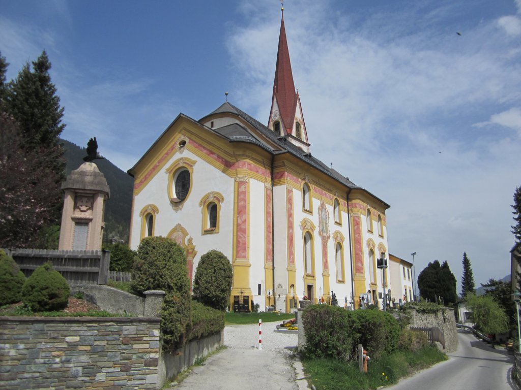 Telfes, Pfarrkirche St. Pankratius, erbaut von 1754 bis 1756 durch Franz de Paula Penz, Kirchturm von 1626 (01.05.2013)
