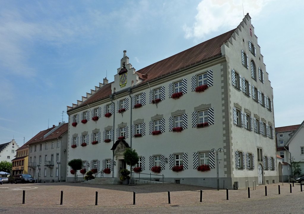 Tettnang, das Alte Schlo, 1667 erbaut, ab 1904-05 erfolgte der Umbau zum Rathaus, Aug.2012