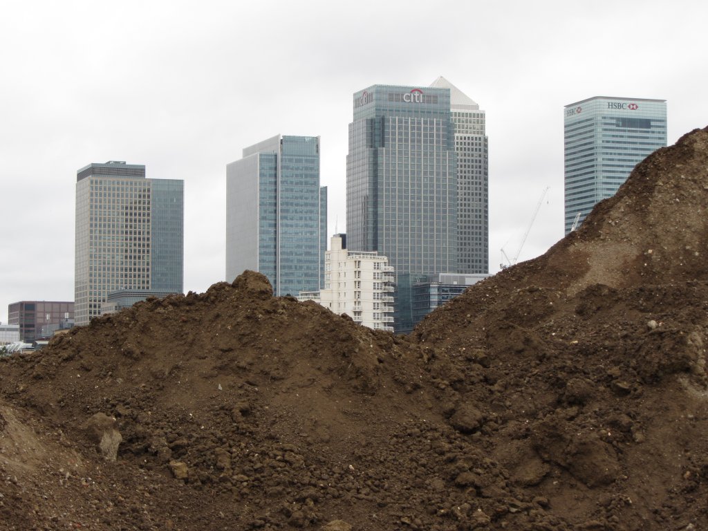 Thames Path, London: Die Skyline und der Sandberg. 9.4.2012