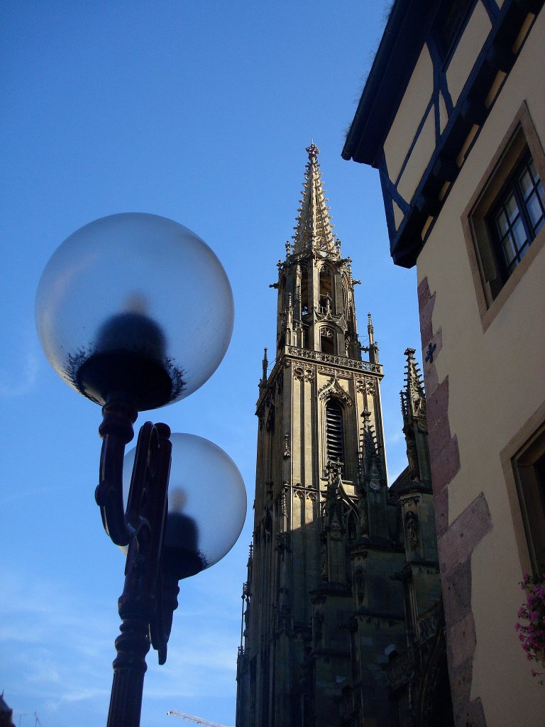 Thann im Elsa,
Blick aus der Altstadt zum 76m hohen Mnsterturm, 
Sept.2010