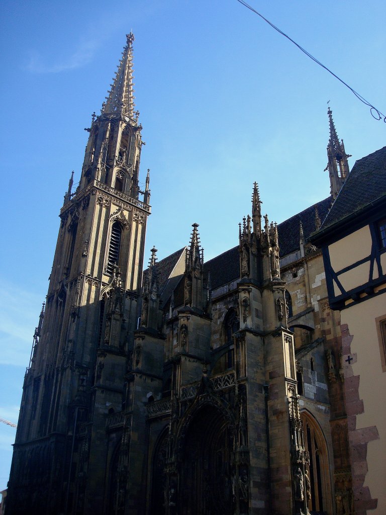 Thann im Elsa,
Turm und Nordseite des St.Theobald-Mnsters, zhlt mit den Mnstern in Straburg, Freiburg und Basel zu den Hauptwerken gotischer Kirchenbaukunst am Oberrhein, Bauzeit 14.-15.Jahrhundert,
Sept.2010