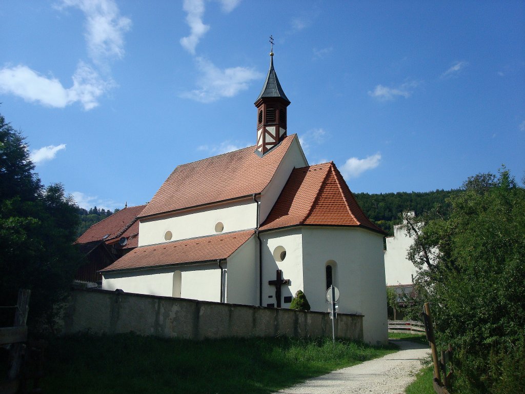 Thiergarten im oberen Donautal, die St.Georgskapelle, entstanden in der bergangszeit von Gotik zur Renaisannce, erste Erwhnung 1275, Ursprung zurck ins Jahr 1000, kleinste dreischiffige Basilika in Europa, Aug.2010