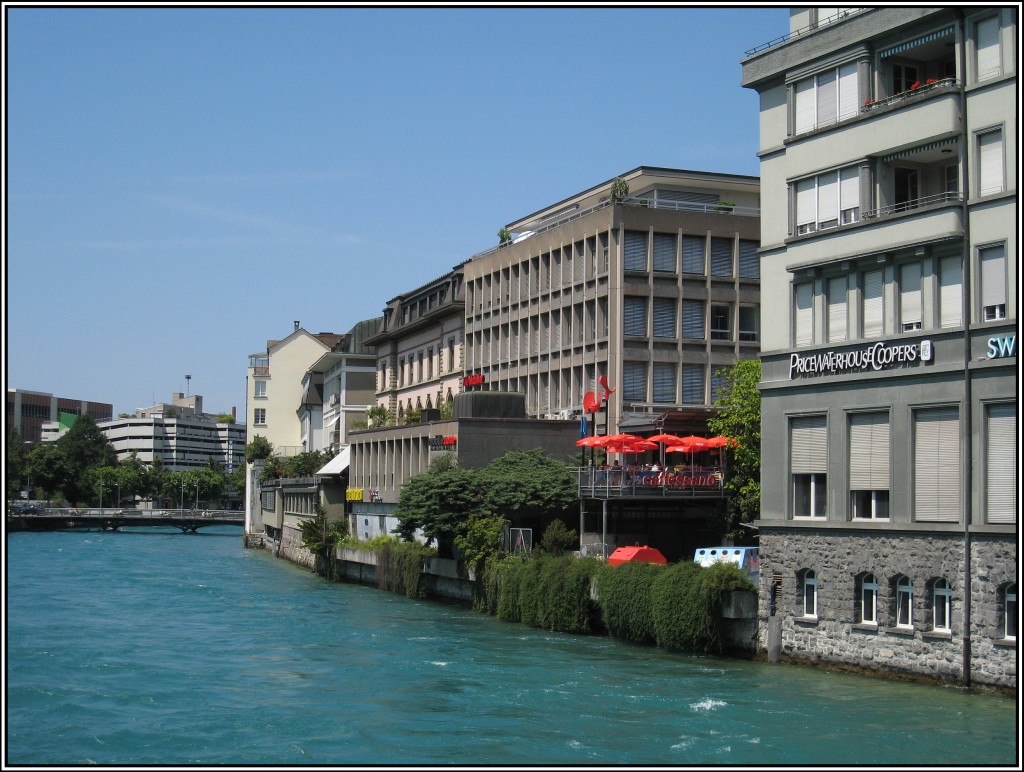 Thun im Kanton Bern, Schweiz, aufgenommen am 16.07.2010 am Ufer der Aare.