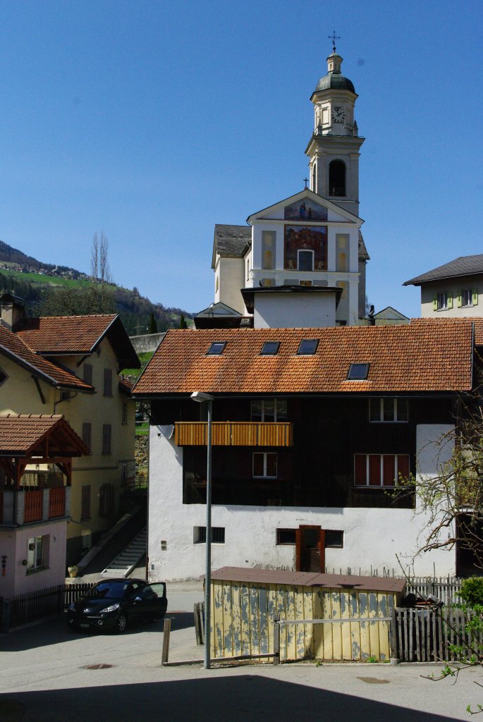 Tiefencastel, St. Stefan Kirche, erbaut von 1650 bis 1652 als barocke Saalkirche 
(10.04.2011)