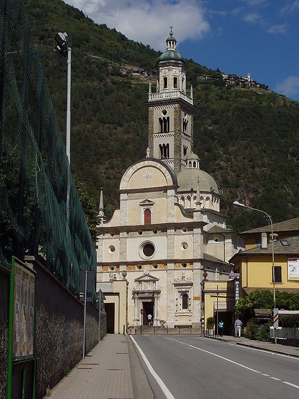 Tirano, Wallfahrtskirche Madonna di Tirano. Bau ab 1505. Renaissance und Barock, unterer Teil des Turmes nach romanischem Vorbild.
Aufnahme vom 24. Aug. 2005, 14:55