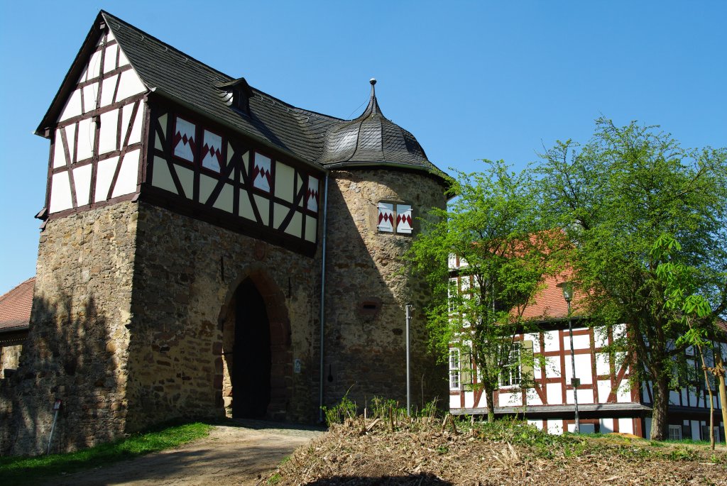 Tor der Burg Schweinsberg, erbaut 1482, Kreis Marburg (13.04.2009)