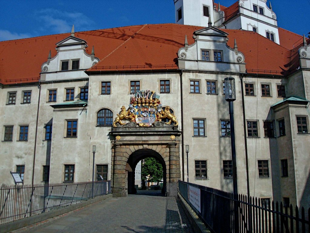 Torgau an der Elbe, der Haupteingang zum Renaissanceschlo Hartenfels aus dem 15.-16.Jahrhundert, Juni 2010 