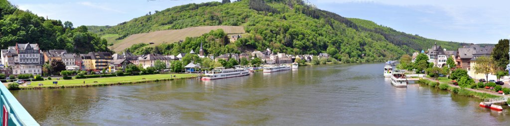 Traben - Trarbach, Panoramaaufnahme mit beiden Moselufern - 14.05.2012