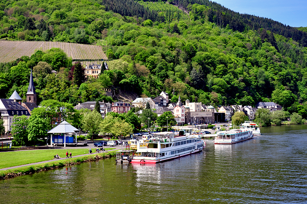 Trarbach Moselufer und Schiffsanlegestelle - 14.05.2012