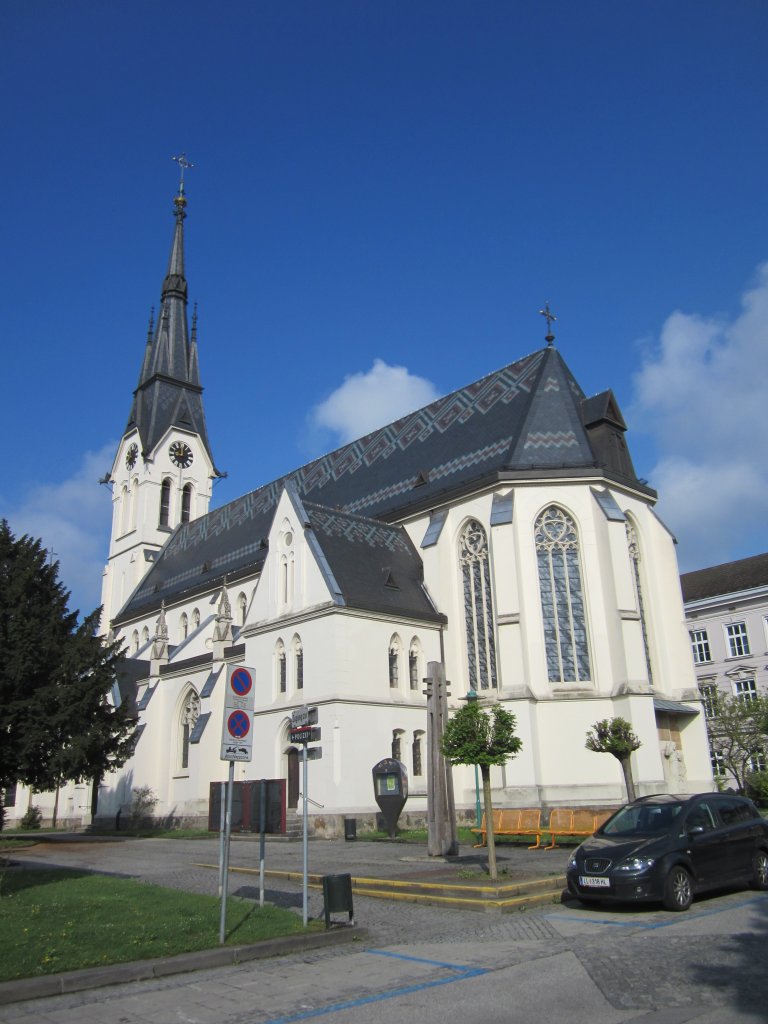 Traun, Stadtpfarrkirche St. Dionysius, Kirchenplatz 1, erbaut bis 1890 durch 
Raimund Jeblinger, neugotischer Stil (05.05.2013)