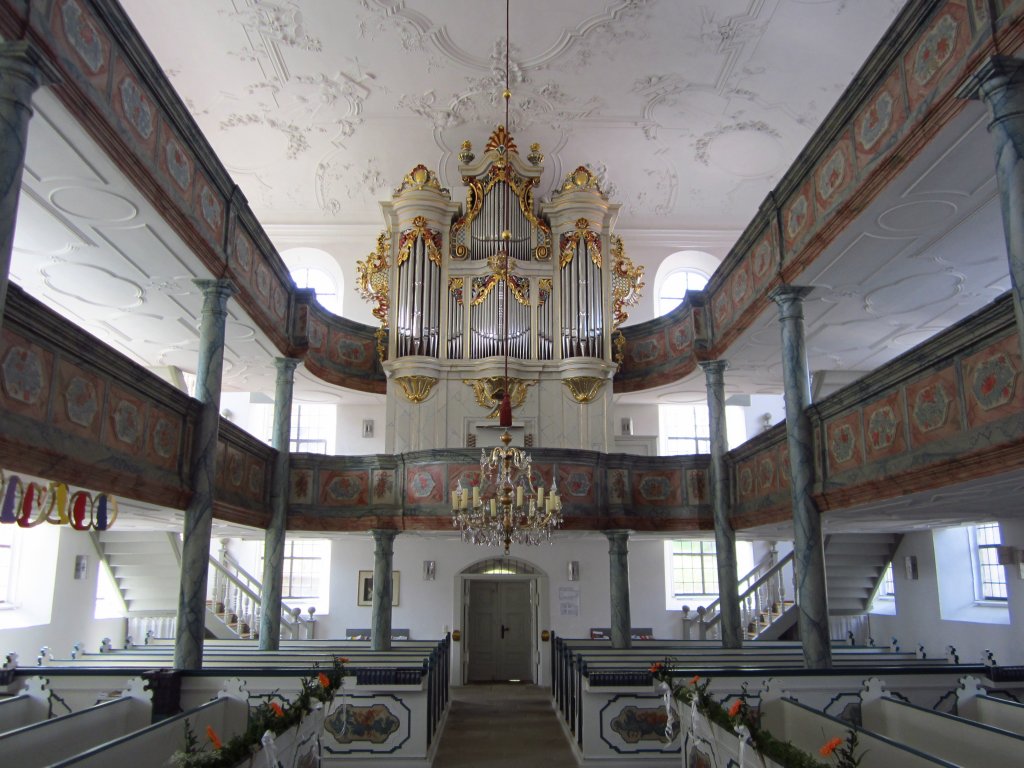 Trebgast, St. Johannes Kirche, Stuck von Francesco Andreioli, Orgelgehuse von 
Johann Gabriel Rntz (02.04.2012)