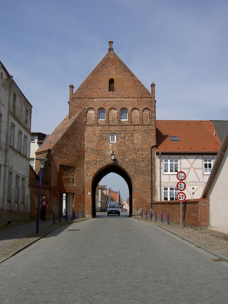 Tribsees, Grimmener Tor oder Steintor, erbaut im 13. Jahrhundert (22.05.2012)