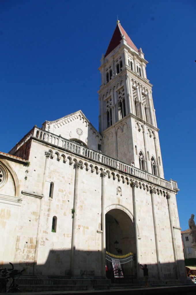 Trogir, Kathedrale St. Laurentius, erbaut im 13. Jahrhundert, Portal von Radovan 
(04.05.2012)