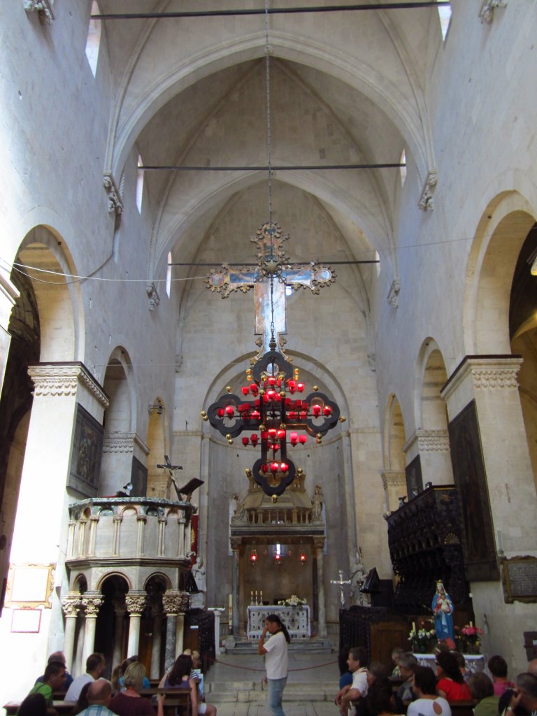 Trogir, Langschiff der St. Laurentius Kathedrale (04.05.2012)