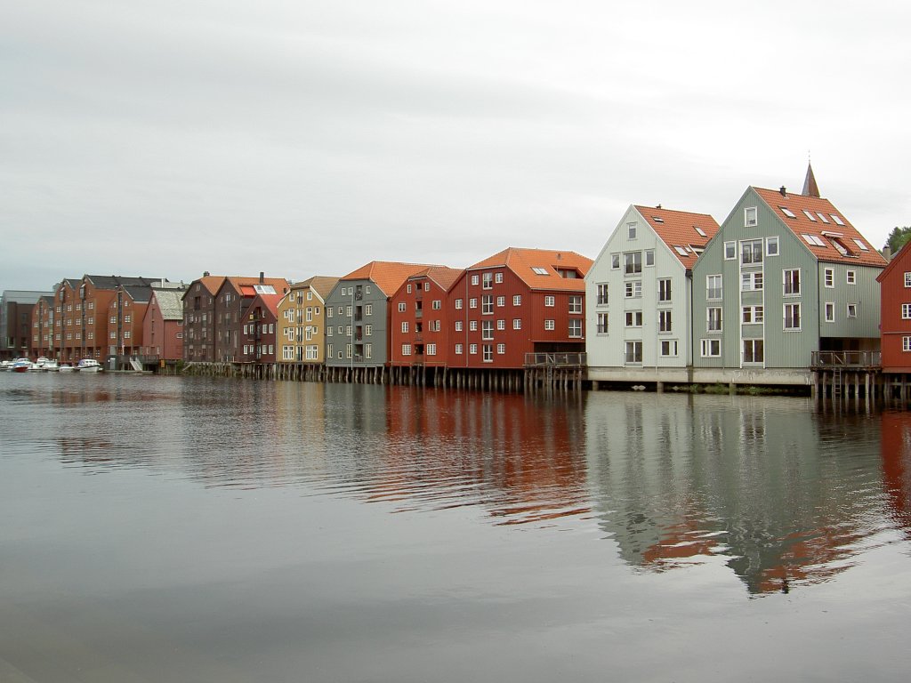 Trondheim, Lagerhuser am Nidelv Fluss (27.06.2013)