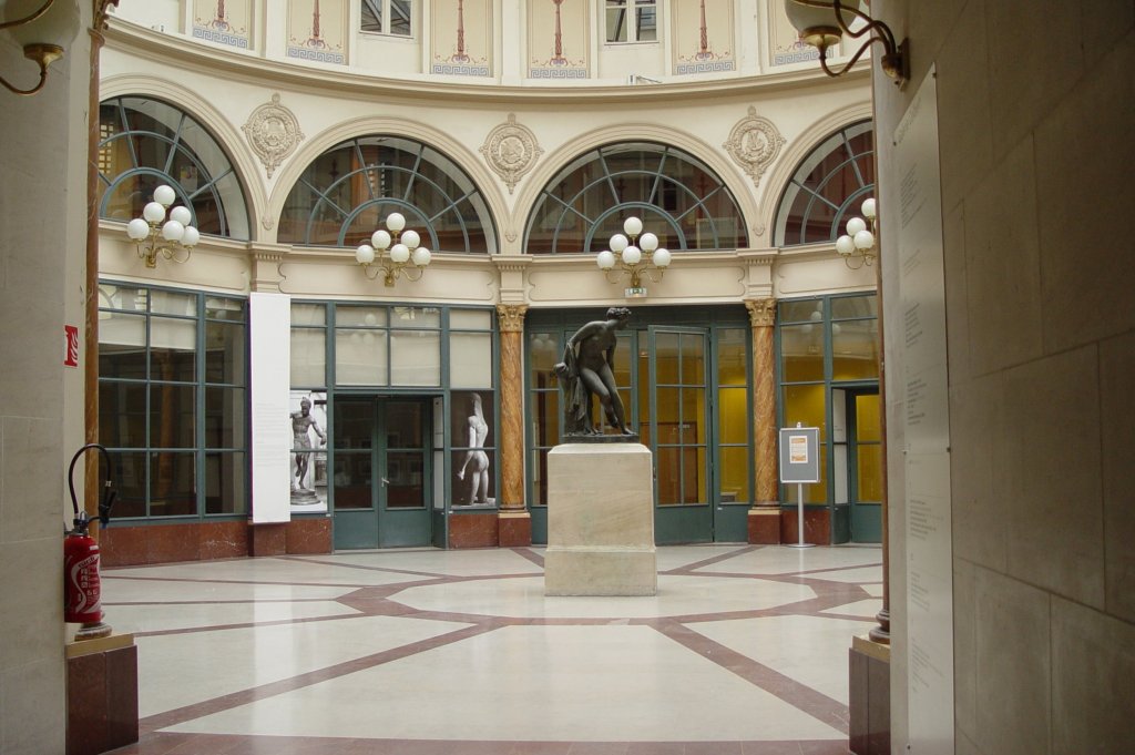 Trotz ihrer unzweifelhaften Eleganz und modernen Architektur konnte die Galerie Colbert doch niemals den Erfolg der Galerie Vivienne erreichen. (20.07.2009)