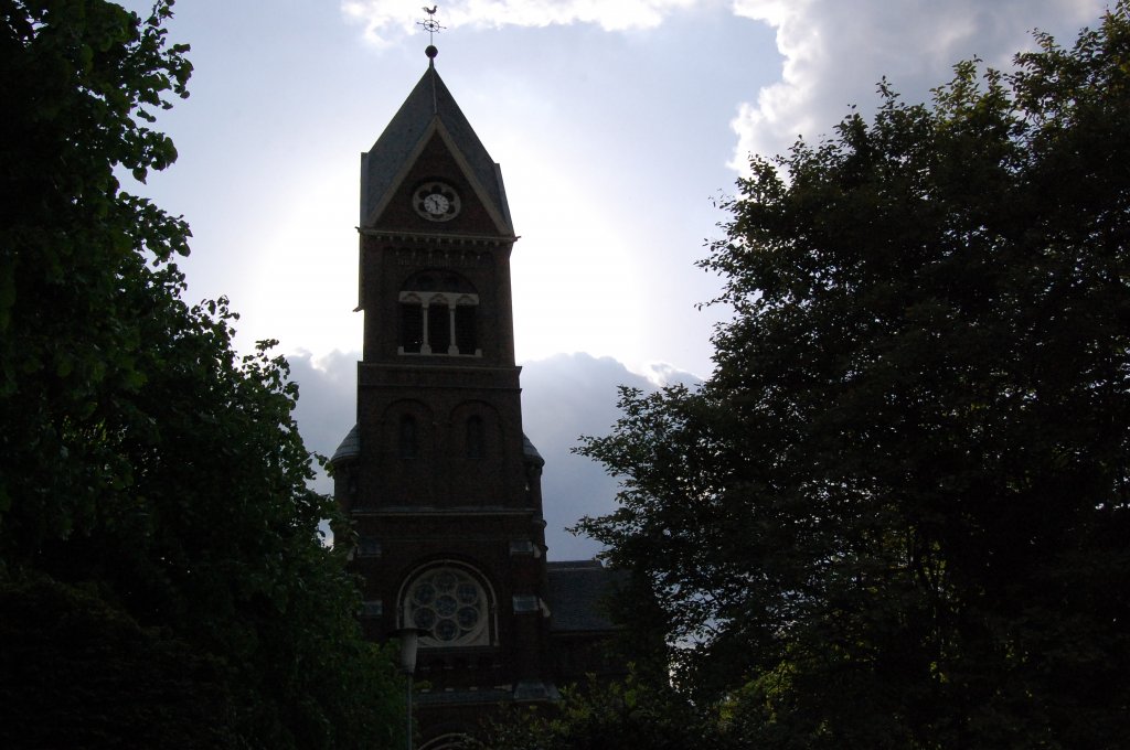 Turm der St. Laurentiuskirche in Rheydt-Odenkirchen. Aufnahme vom 18.Mai 2010.