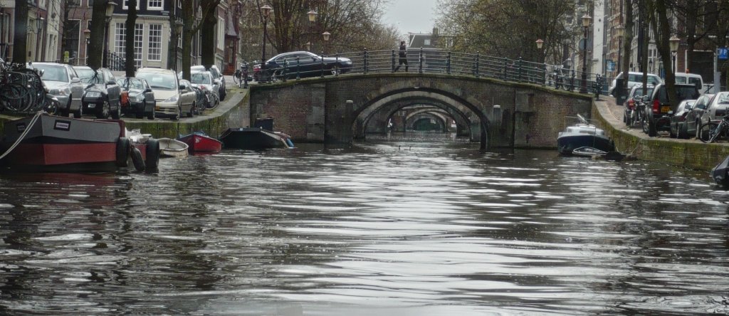 Typisch...--> Amsterdam;)
Im Mrz 08 entstand diese Aufnahme aus einem der Sightseeing Boote.