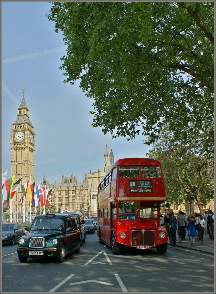 Typisch London: Big Ben, Taxi und Doppelstockbus 
(06.05.2011)