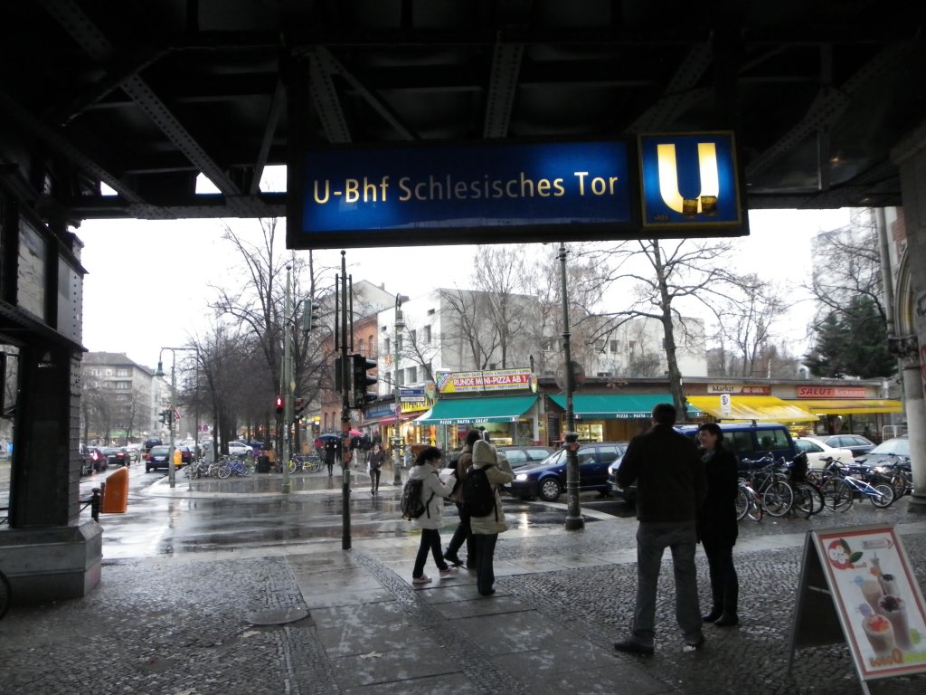 U-Bahnhof Schlesisches Tor in Berlin-Kreuzberg im Herbst 2011