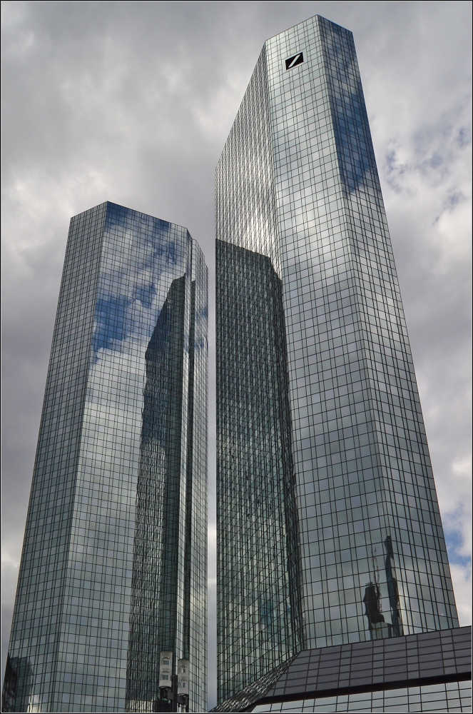 <U>Die drei Säulen der Macht.</U> Frankfurt, 2013.