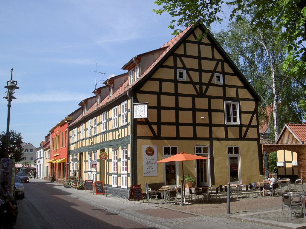 Ueckermnde, Fachwerkhaus am Kirchplatz (23.05.2012)