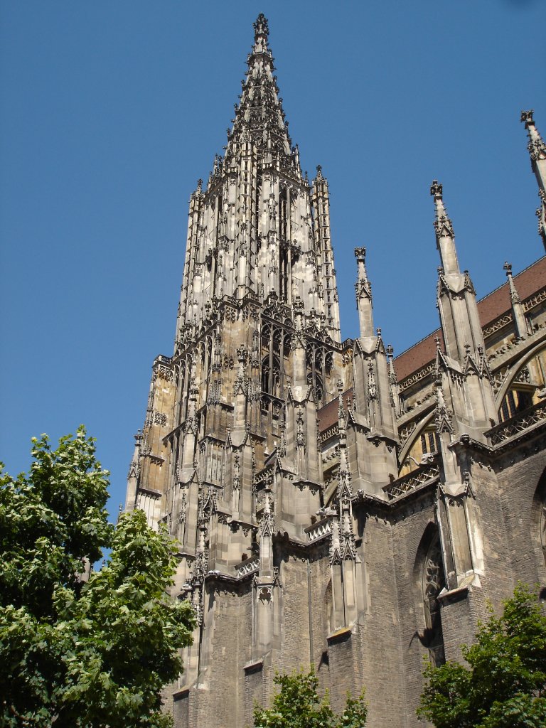 Ulm an der Donau,
der Mnsterturm, mit 162m der hchste Kirchturm der Welt,
im 14.Jahrh. begann der Kirchenbau,der Turm wurde 1890 vollendet,
2005