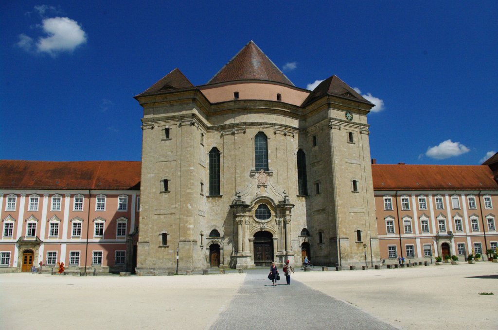 Ulm Stadtteil Wiblingen, Ehem. Benediktiner Abtei mit Klosterkirche 
St. Martin, gegrndet 1093 durch die Grafen Hartmann und Otto von 
Kirchberg (18.05.2011)