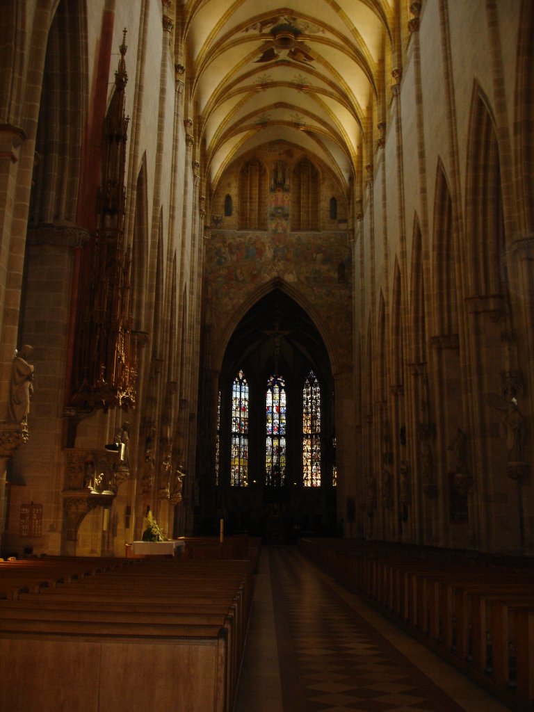 Ulm,das Mnster innen,
hier finden im Jahr ber 1000 Gottesdienste
und Veranstaltungen statt,
2006