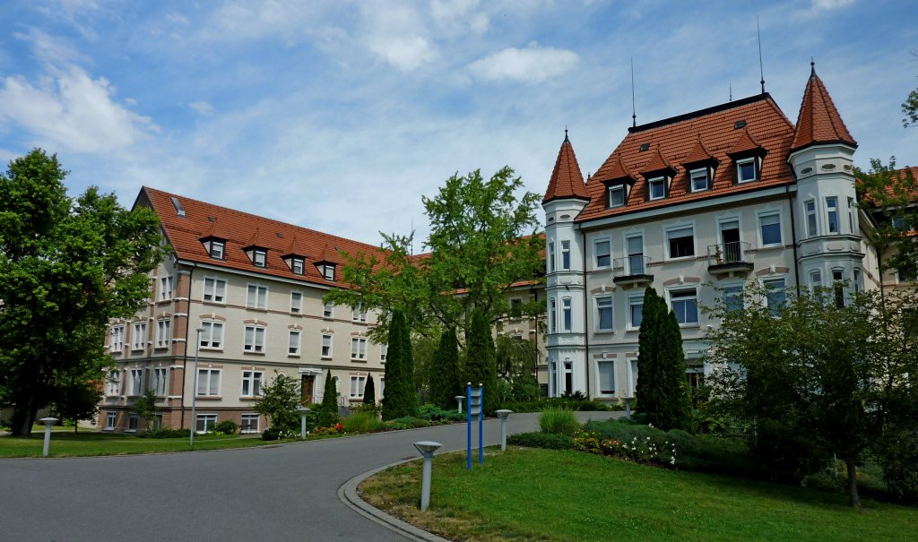 Untermarchtal, Blick auf das schloartige Gebude des Pflegeheims Maria Hilf, Aug.2012