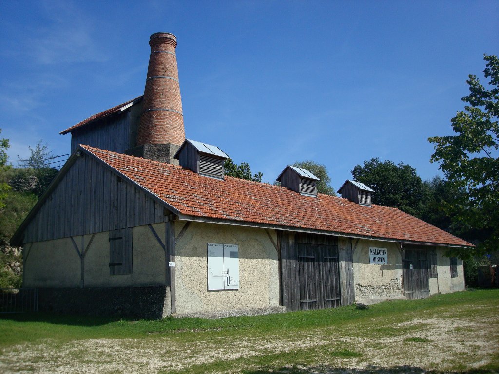 Untermarchtal, das Kalkofenmuseum, 1922 erbaut verarbeitete es das einheimische Kalkgestein, 1939 stillgelegt, 1990 als technisches Kulturdenkmal wieder instandgesetzt, Sept.2010