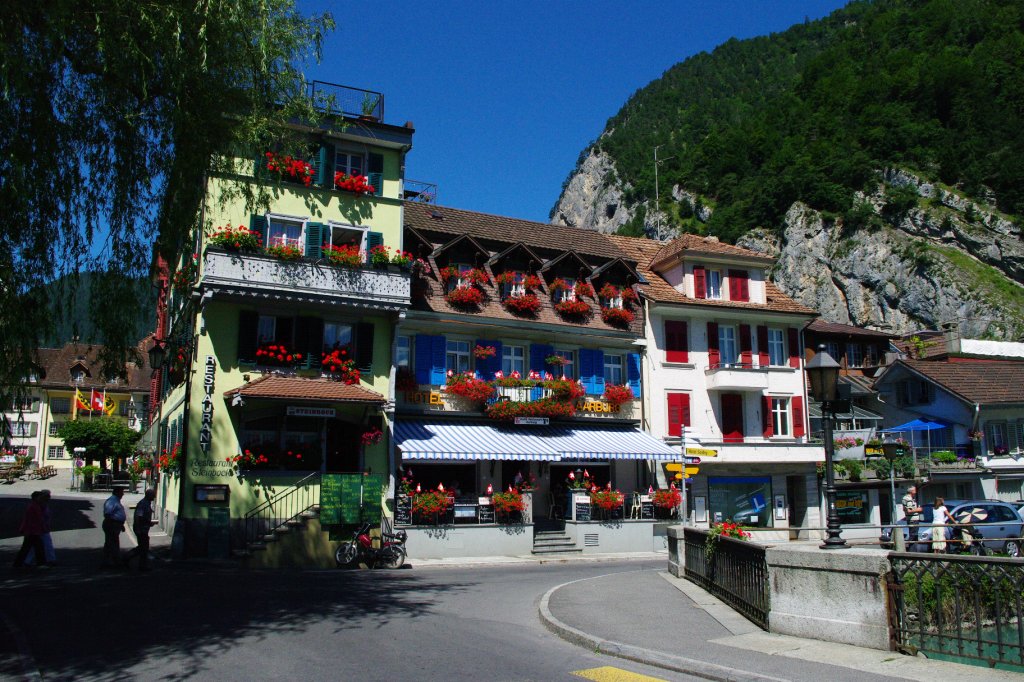 Unterseen, Huser an der unteren Gasse, Kanton Bern (01.08.2010)