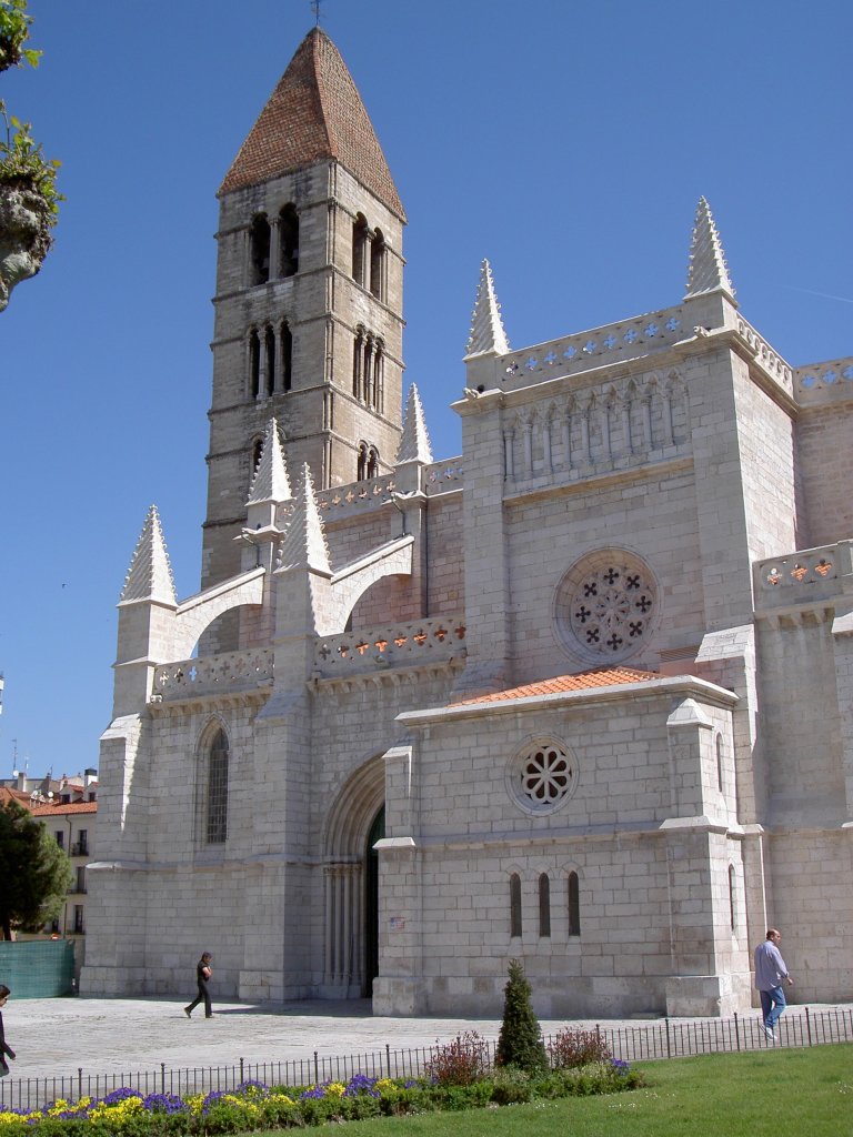 Valladolid, gotische Kirche Santa Maria la Antigua, erbaut im 14. Jahrhundert (18.05.2010)