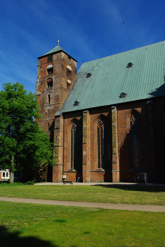 Varel, Dom St. Marien, dreischiffige Hallenkirche aus dem 13. Jahrhundert
(09.05.2011)