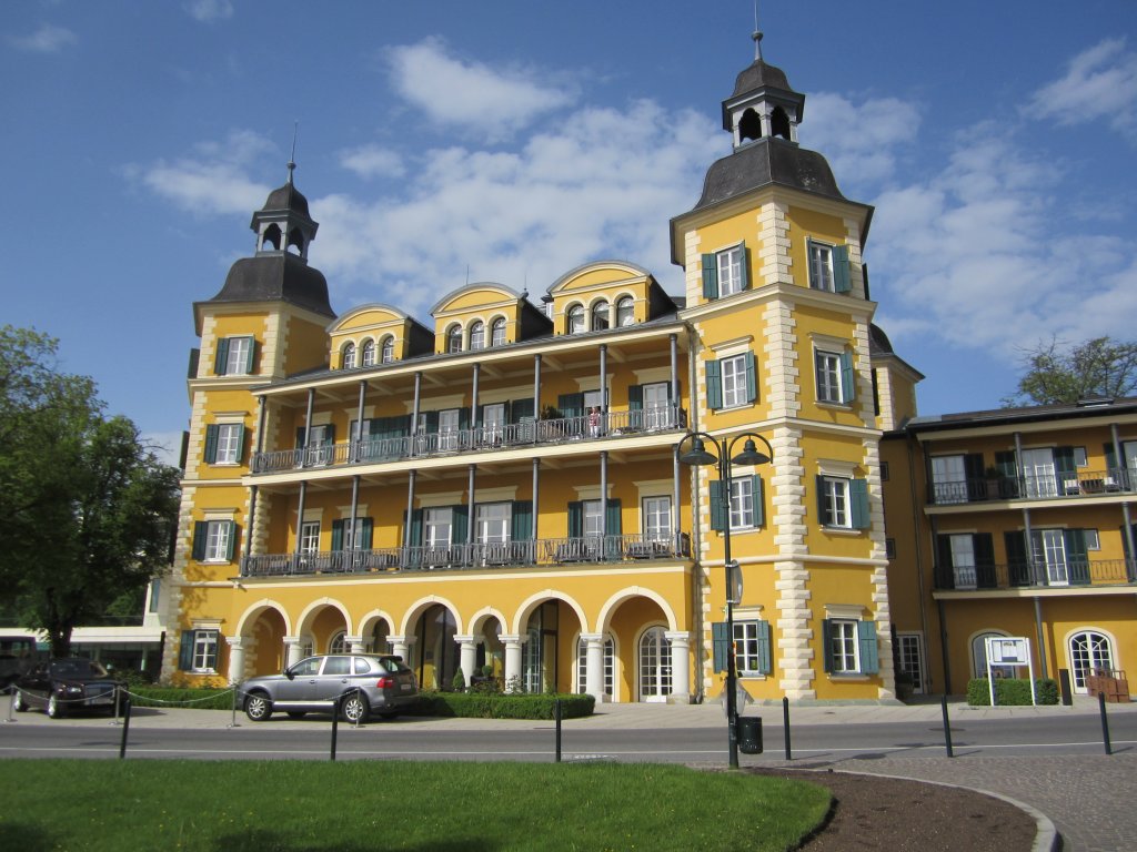 Velden, Schlosshotel, erbaut 1603, Umbau im Neurenaissancestil 1890 durch Architekt Wilhelm He (19.05.2013)