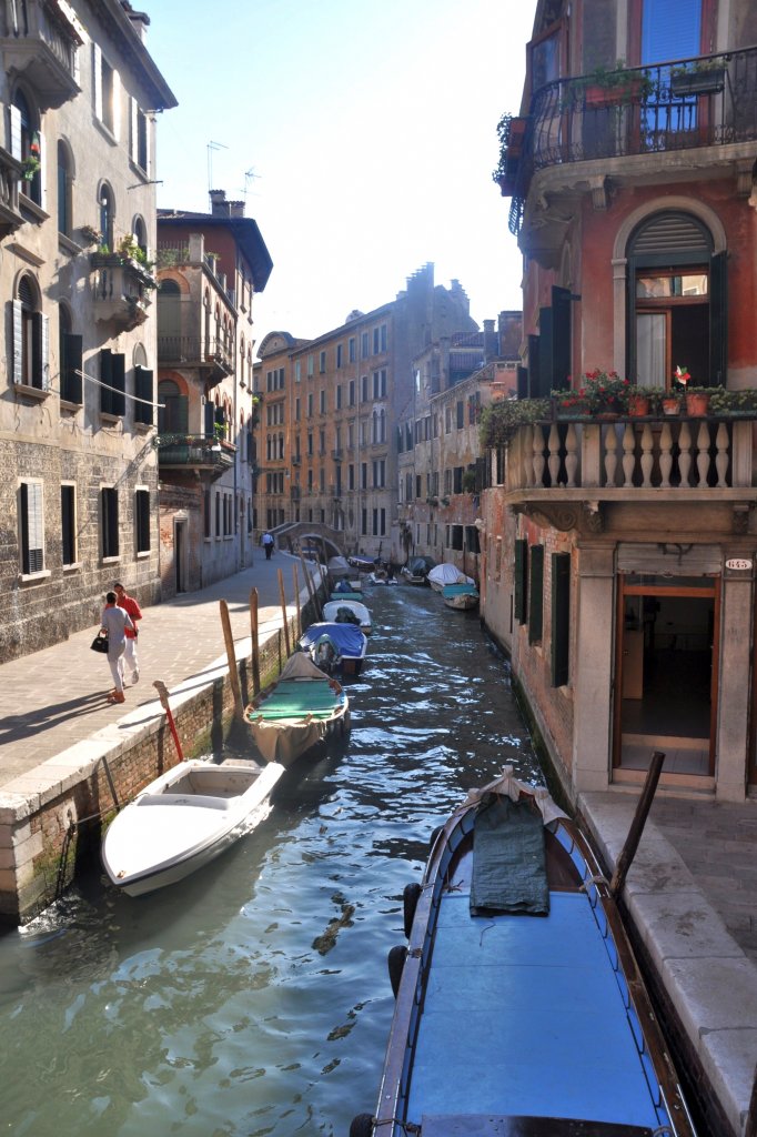 VENEZIA (Provincia di Venezia), 03.10.2011, Kanal in einer touristisch nicht mehr so heimgesuchten Gegend