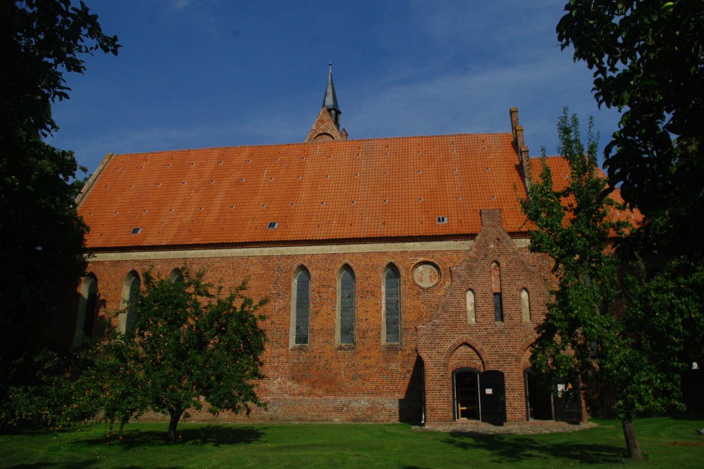 Verchen, Klosterkirche St. Marien, erbaut ab 1269, Backsteinbau mit Flachdecke, ehemalige Benediktinerinnenklosterkirche (16.09.2012)
