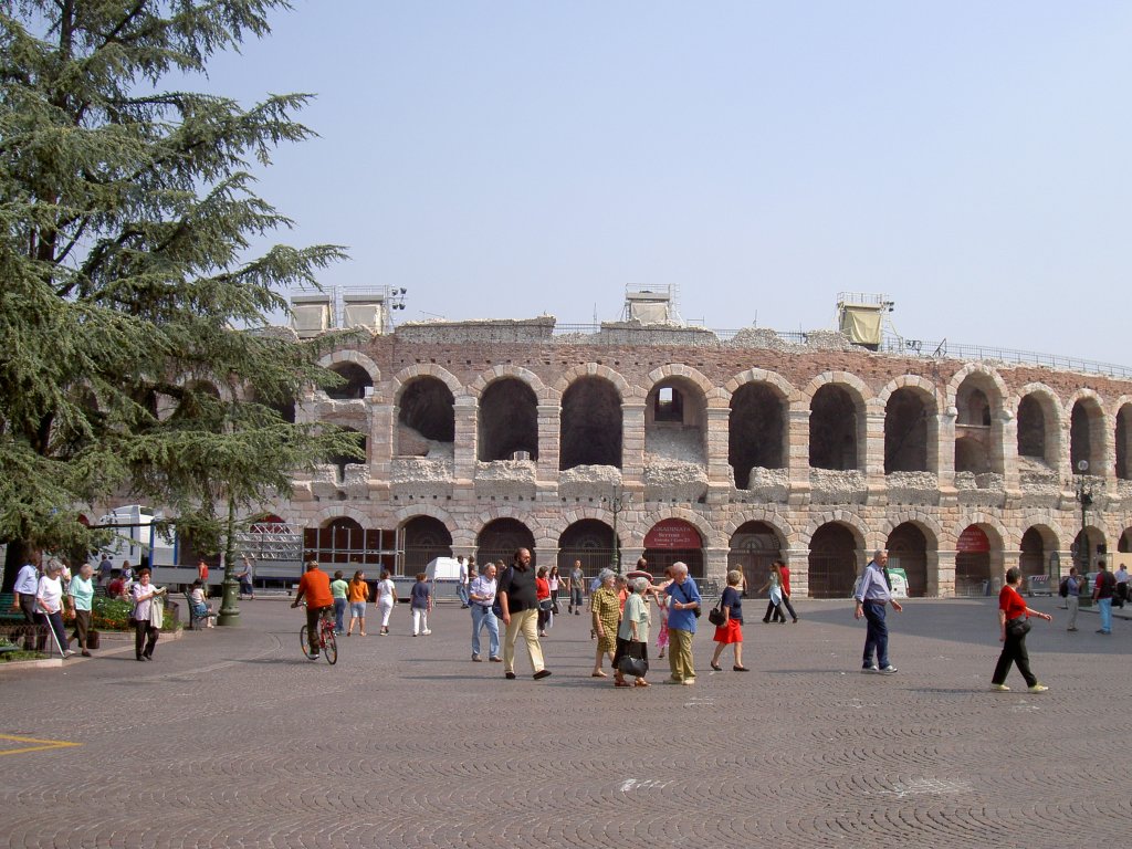 Verona, Rmisches Amphitheater mit 22 000 Pltzen (07.09.2006)