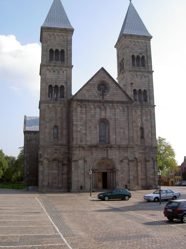 Viborg, Dom, erbaut von 1863 bis 1876 im neoromanischen Stil (01.10.2006)