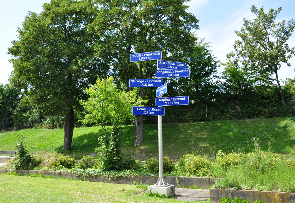  Viele Wege fhren nach..... ! Richtungs- und Entfernungsweiser in Zlpich - 03.07.2011